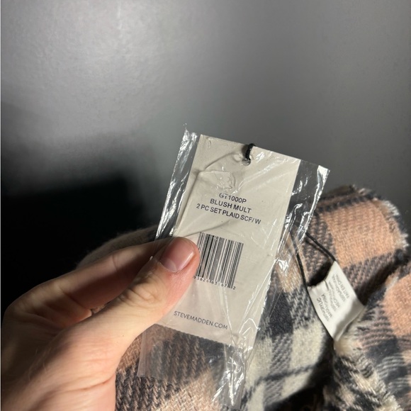 NWT Steve Madden Plaid Houndstooth Blush Double Sided Scarf - Picture 4 of 5